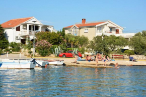 Charming apartment in Vrsi Mulo, great place in Dalmatia for family vacation